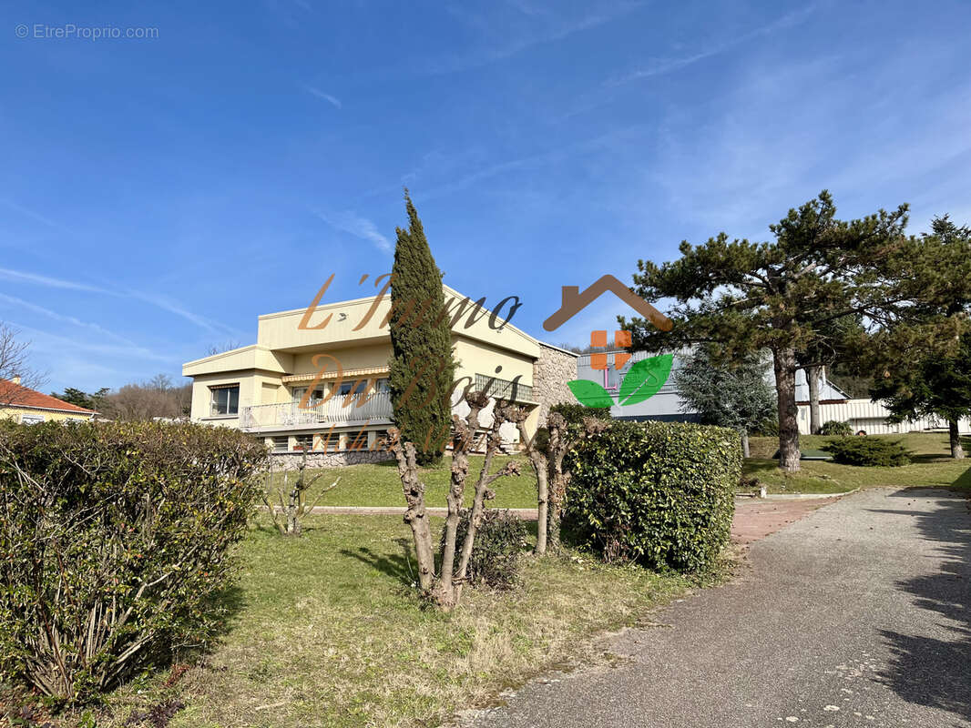 Maison à SALAISE-SUR-SANNE