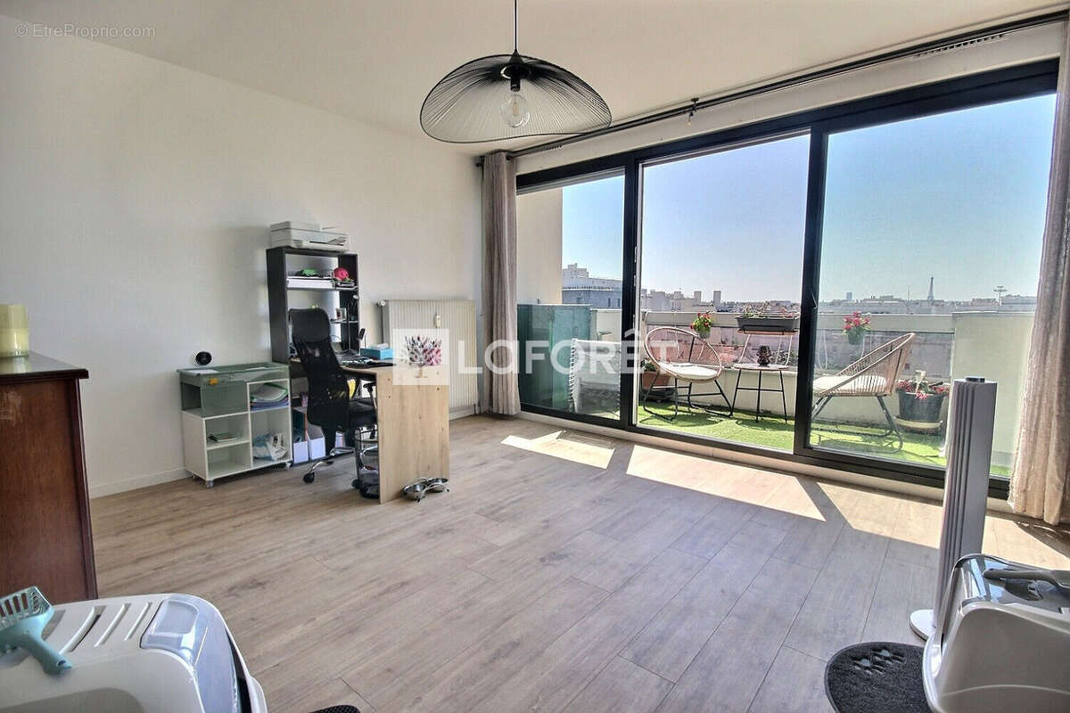 Appartement à COURBEVOIE
