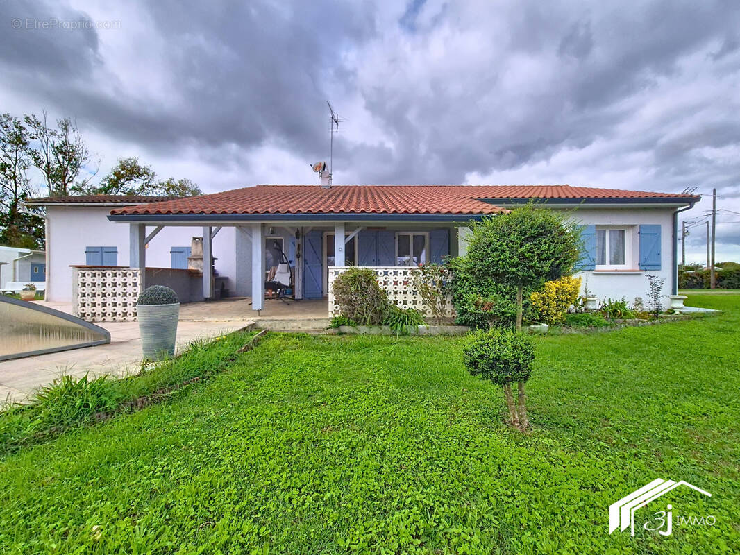 Maison à MONTAIGUT-SUR-SAVE