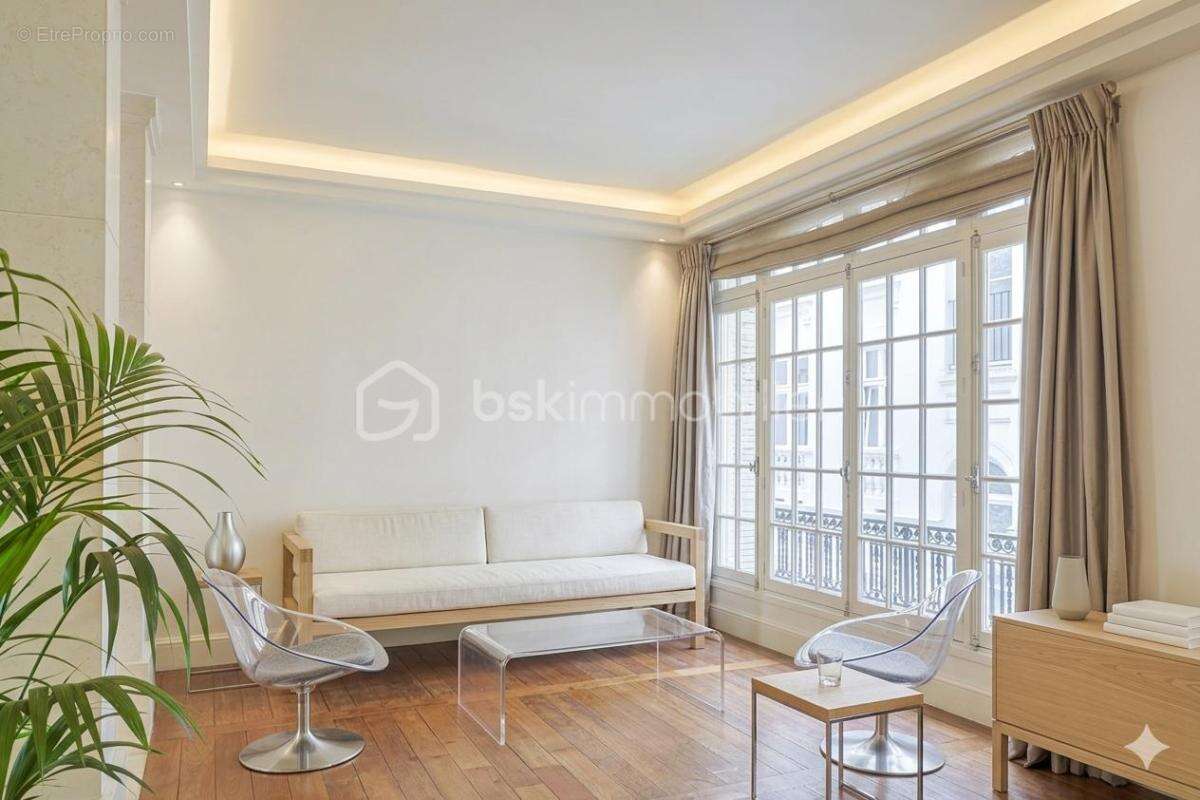 Appartement à PARIS-17E