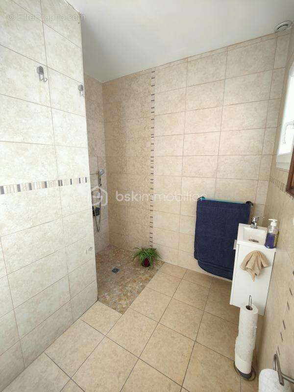 Montredon des corbières – villa r+1 - 120m² habitable - 3 chambres – dressing – climatisation réversible -  garage – piscine en  - photo 6