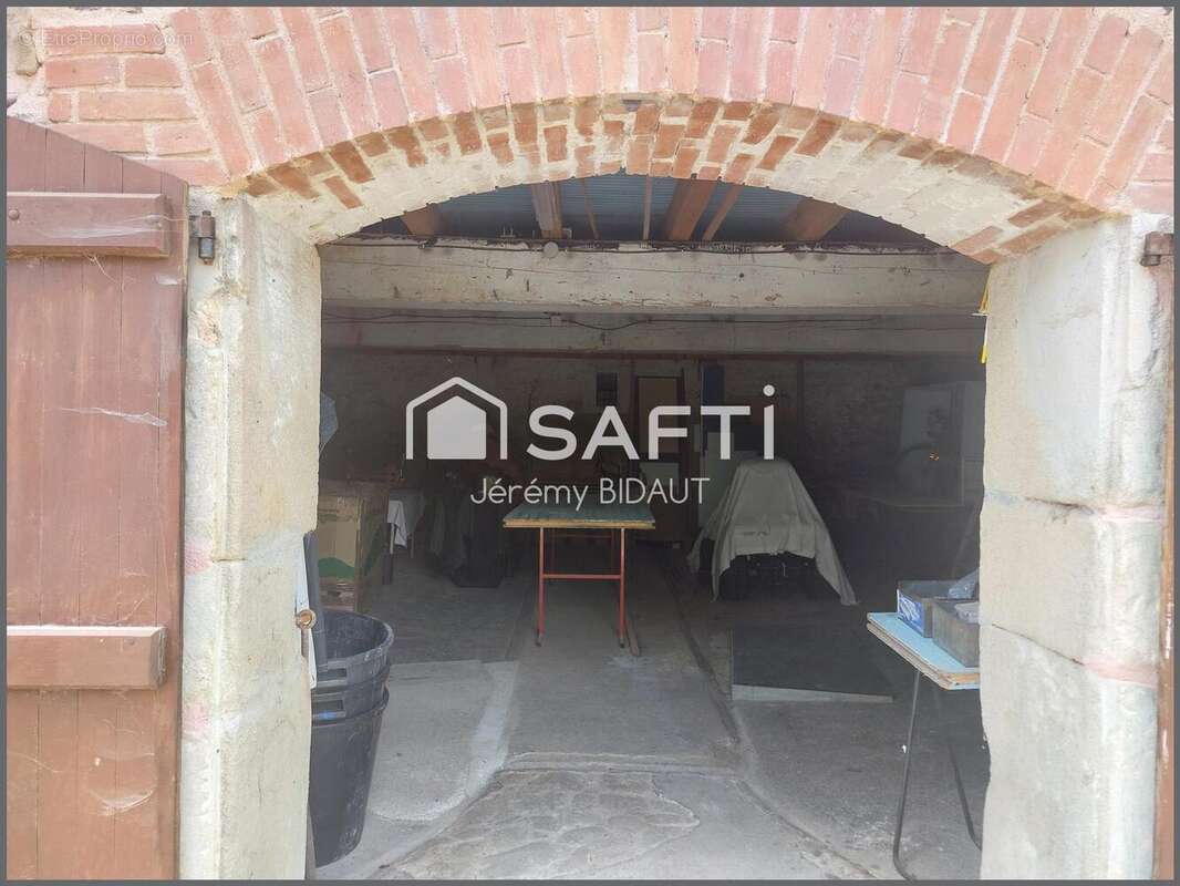 Maison 206 m² à Saint-Berain-Sous-Sanvignes  - photo 6