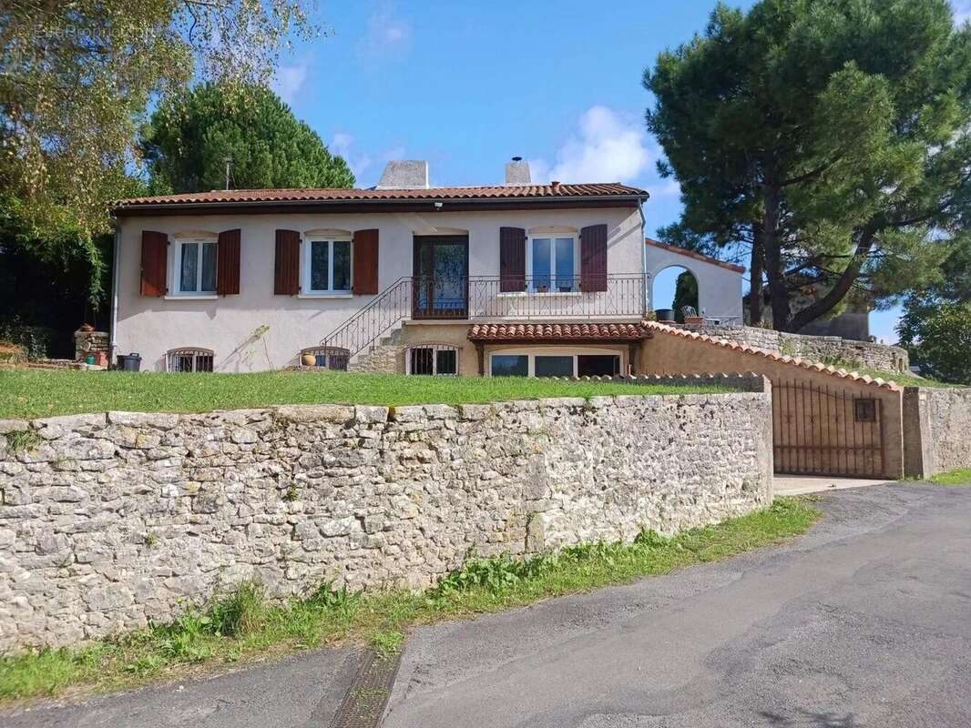 Maison à SAINT-MAURICE-LA-CLOUERE