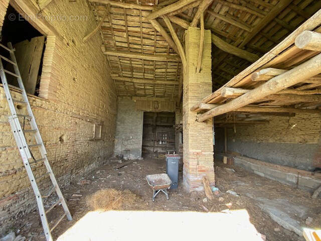 Maison à NEGREPELISSE