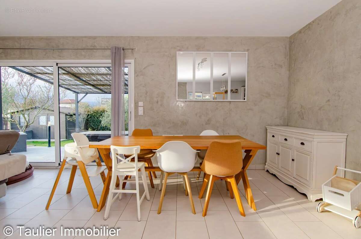 Maison à SAINT-LATTIER