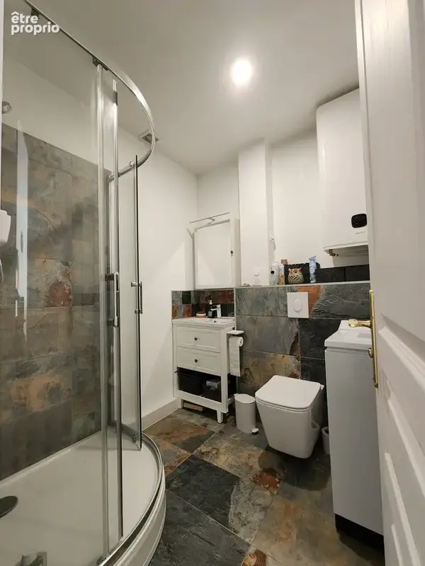 Appartement 1 chambre entierement renove a visiter rapidement!! - photo 4
