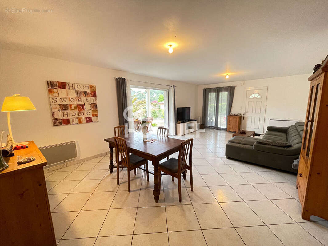 Maison familiale avec piscine sur terrain de 1165 m² à Ychoux - photo 2