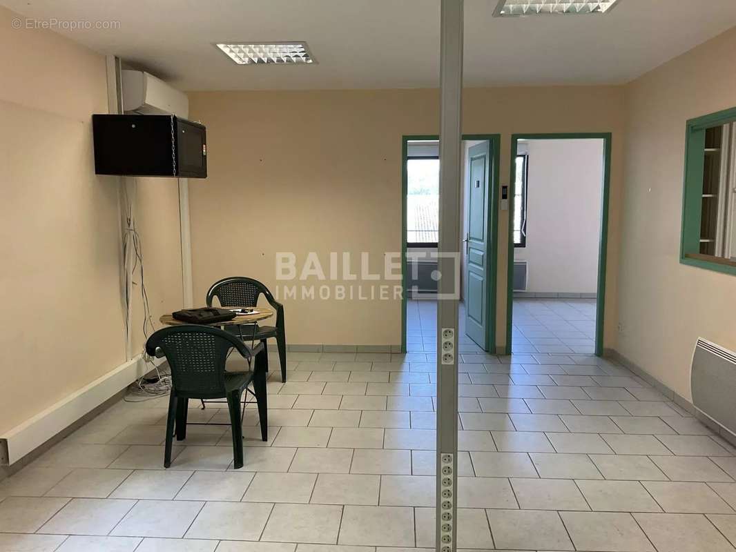 Commerce à TOURRETTES