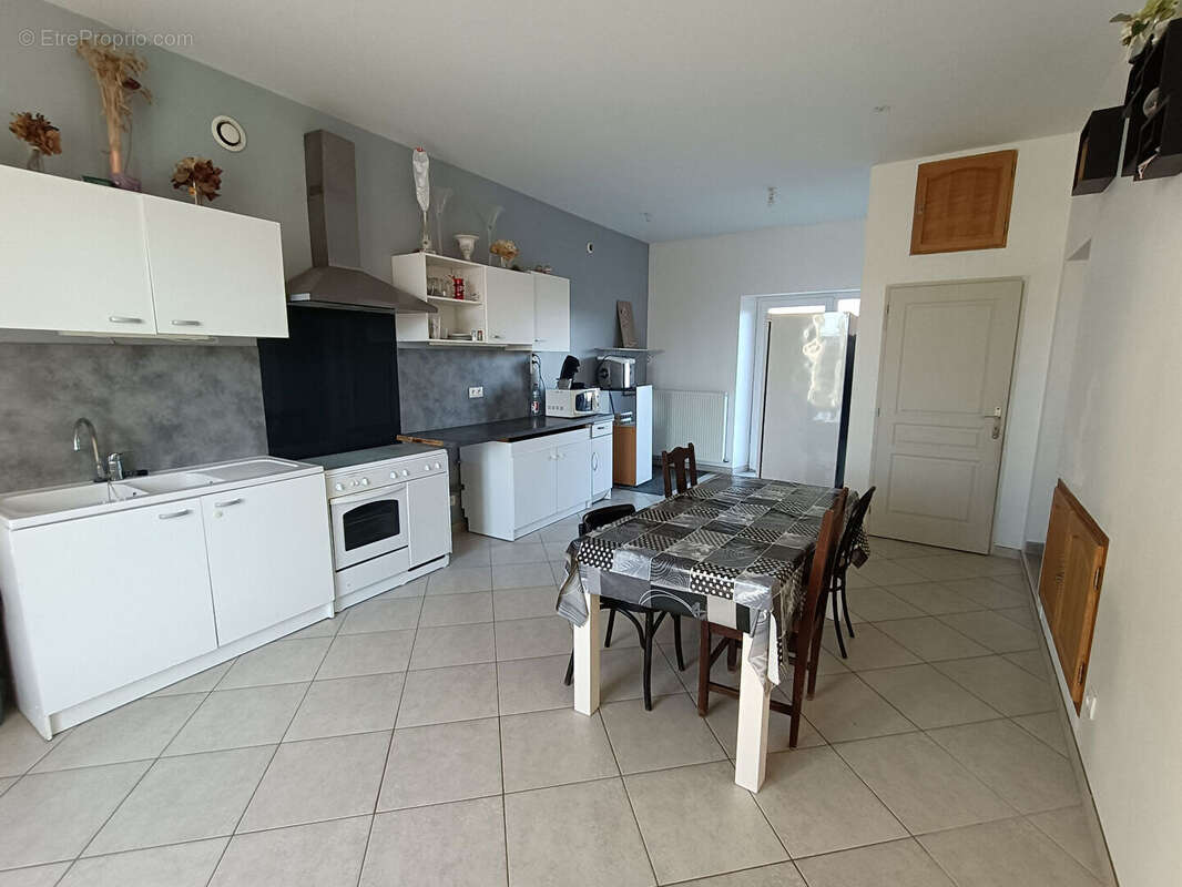 Maison à LES NOUILLERS