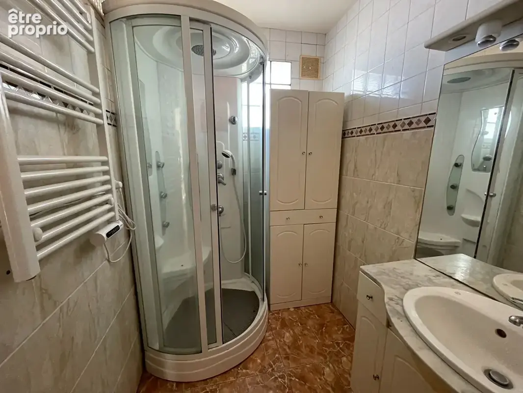Maison plain pied total - 2 chambres - jardin - garage - photo 8