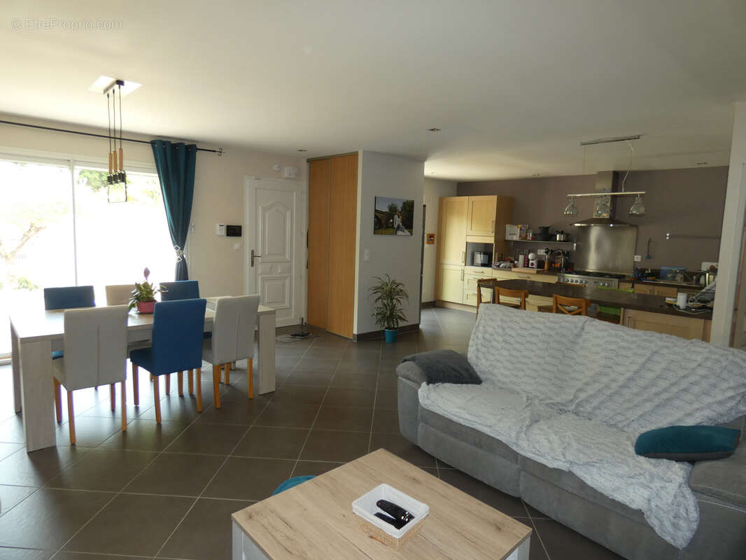 Villa familale avec piscine et exceptionnel garage de 147 m2 - photo 5