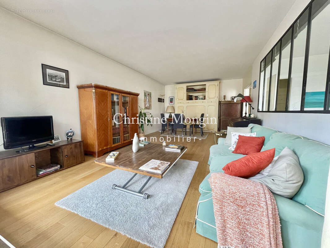 Appartement à NEUILLY-SUR-SEINE