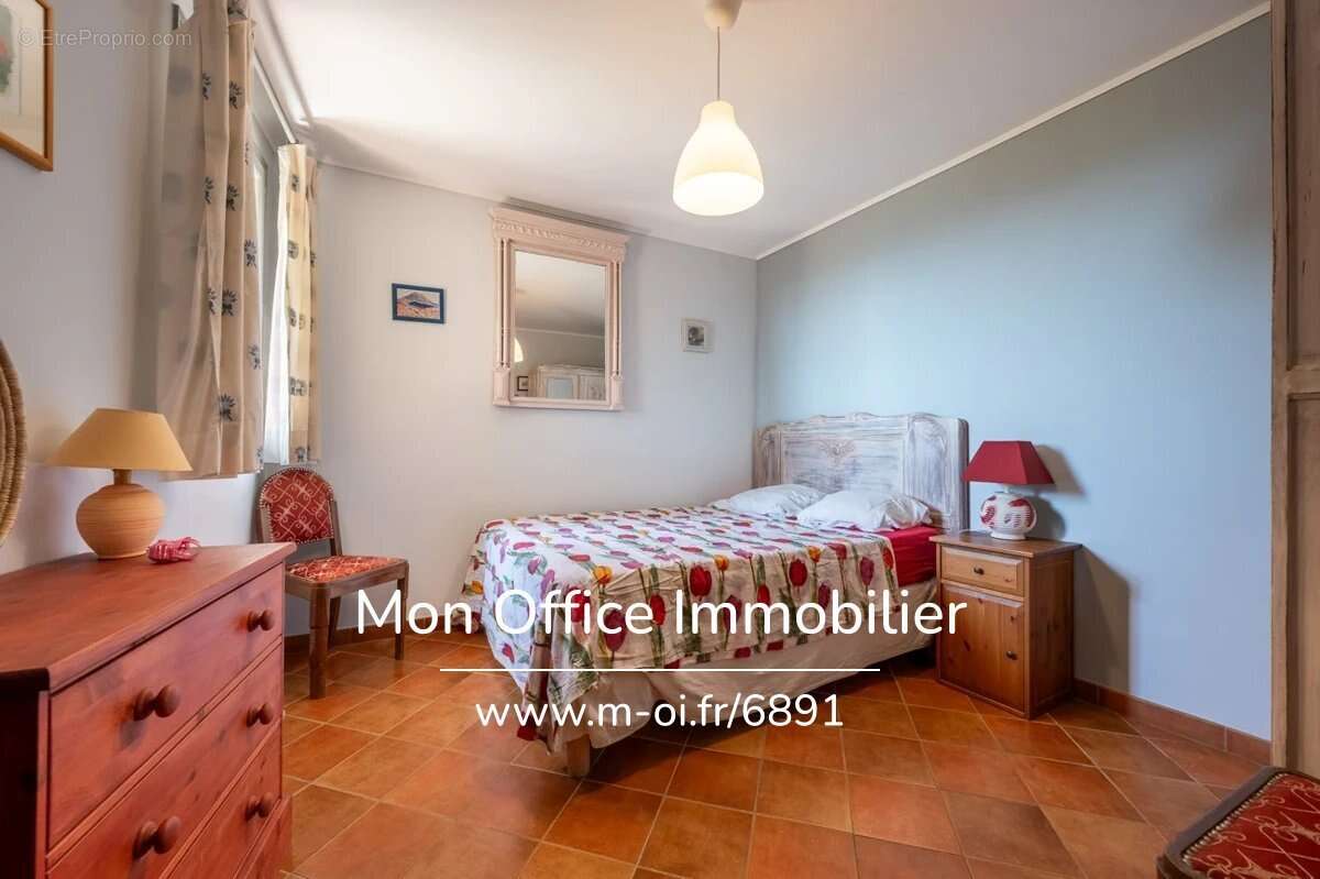 Référence : 6891-SJO - Maison provençale en pierre au coeur du village de St-Julien (83560): 4 chambres - véranda- piscine- cave - photo 15