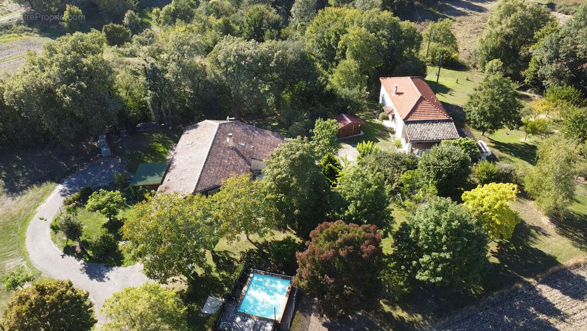 Maison à MONTAIGU-DE-QUERCY