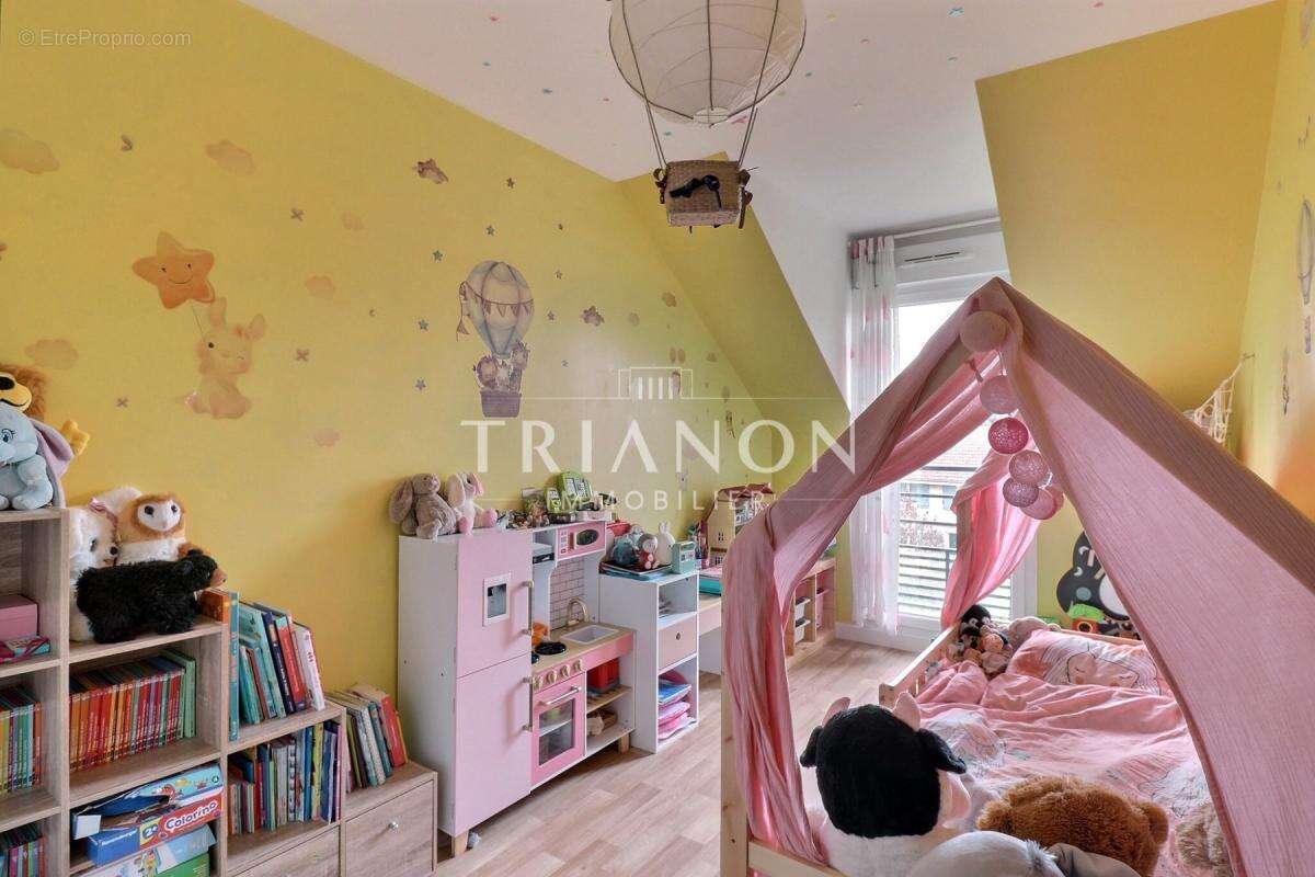 Appartement à NEAUPHLE-LE-CHATEAU