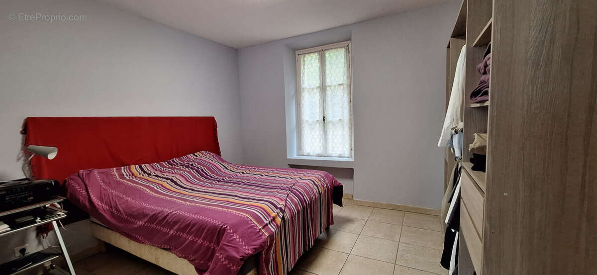 Dans un havre de paix, corps de ferme de 175m2, composee de deux habitations,100m2 et 75m2,5 chambres grange, - photo 7