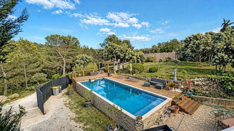 VERNÈGUES - secteur Cazan (13)  Magnifique maison de 190 m² avec vue panoramique & revenus locatifs - photo 5