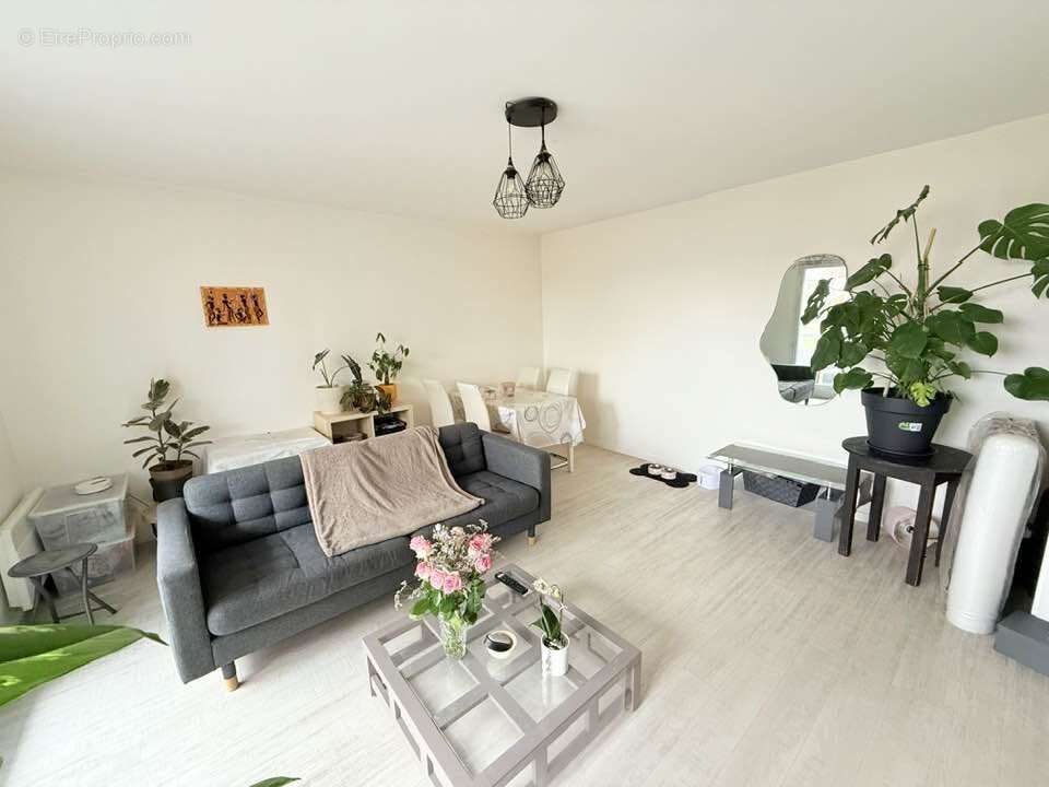 Appartement à LES PAVILLONS-SOUS-BOIS