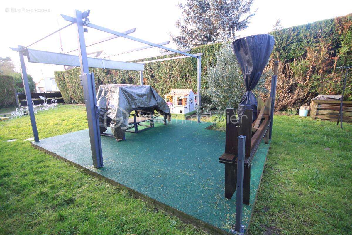 Maison à D&#039;HUISON-LONGUEVILLE