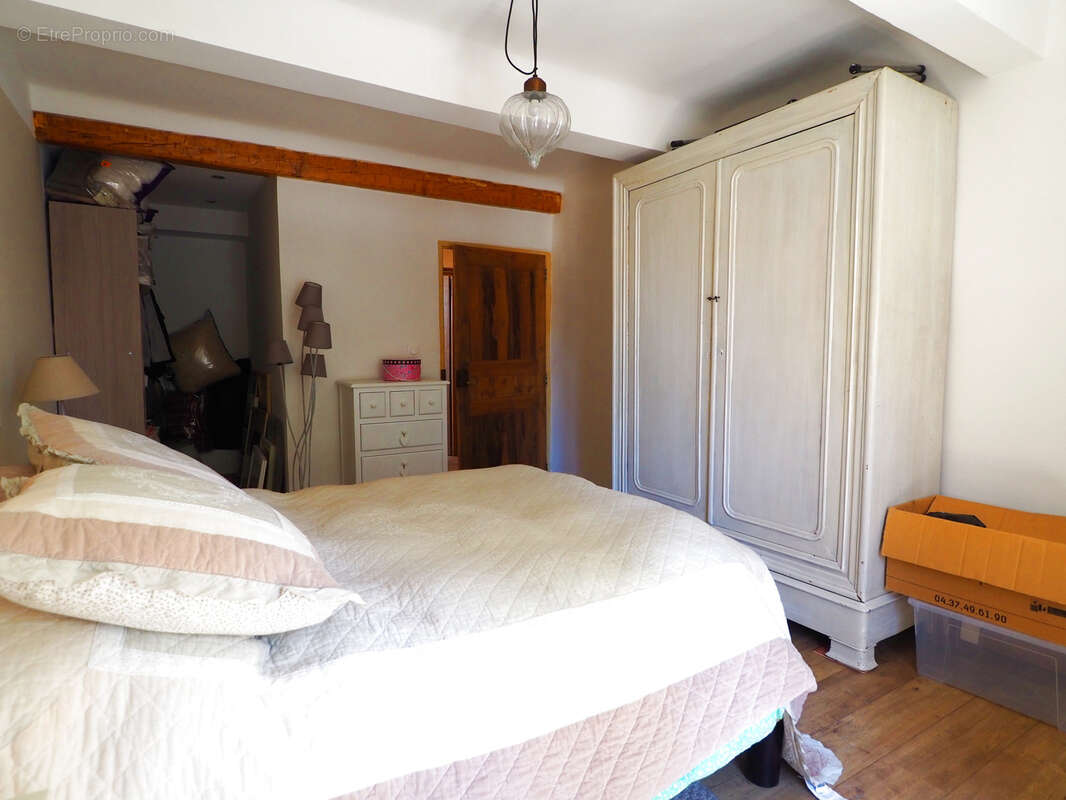 A VENDRE ORAISON Rare à la vente Plein centre Maison de 182 m2 sans travaux - photo 15