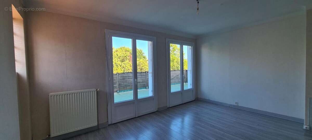 Maison Gorges Centre 8 P . 4 Chs . 174.34 M² . T 575 M² . Garage . Cave . Balcon - photo 7