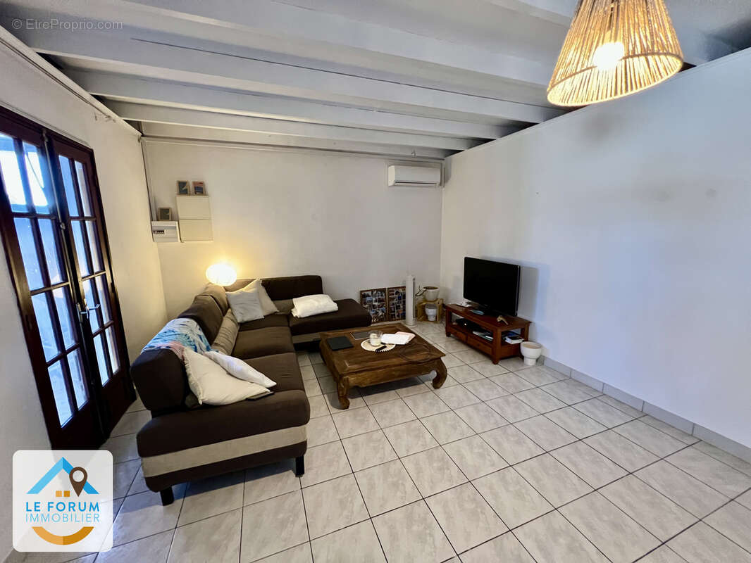 Saint joseph 97480 - villa avec piscine - beaux volumes - rendement locatif - proche de toutes commodités - photo 3