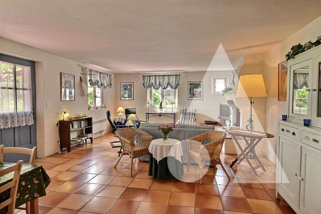 Maison provençale de plain-pied  135 m² avec piscine, double garage et fort potentiel ? Salernes - photo 5
