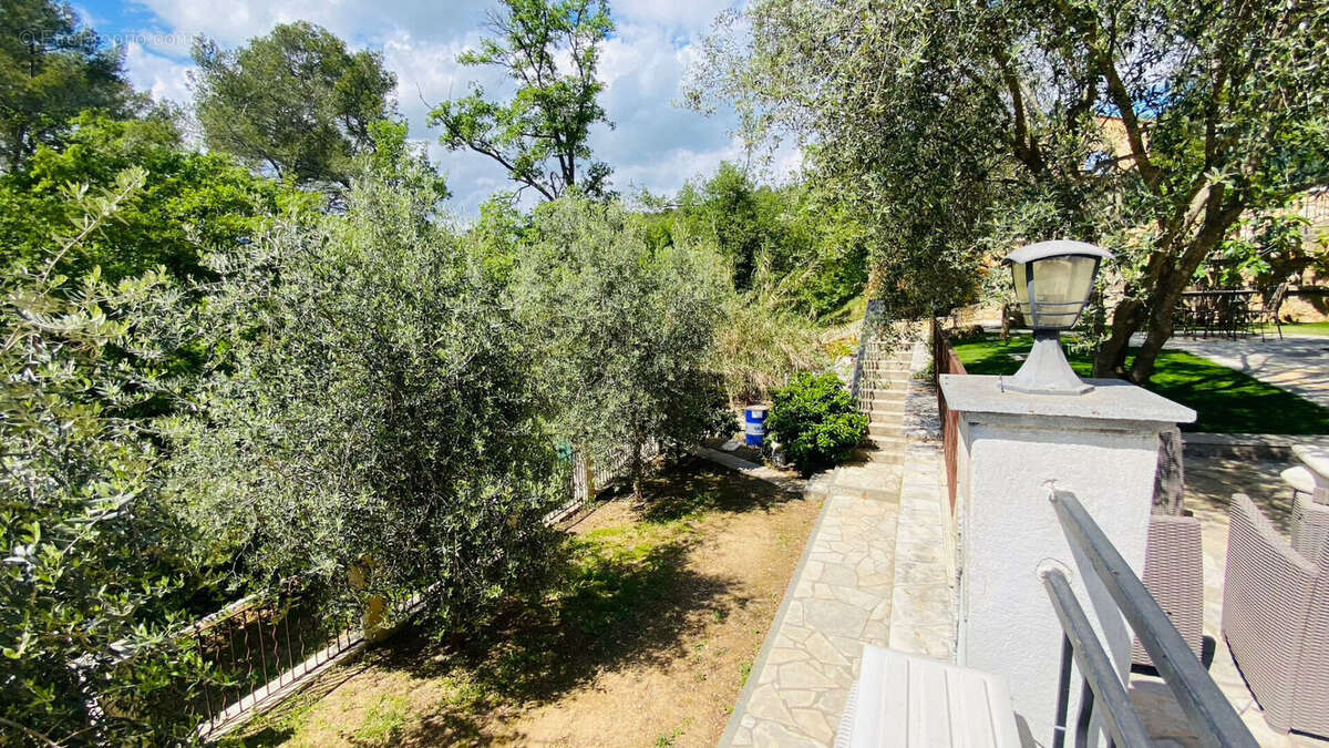 Maison à TOURRETTES