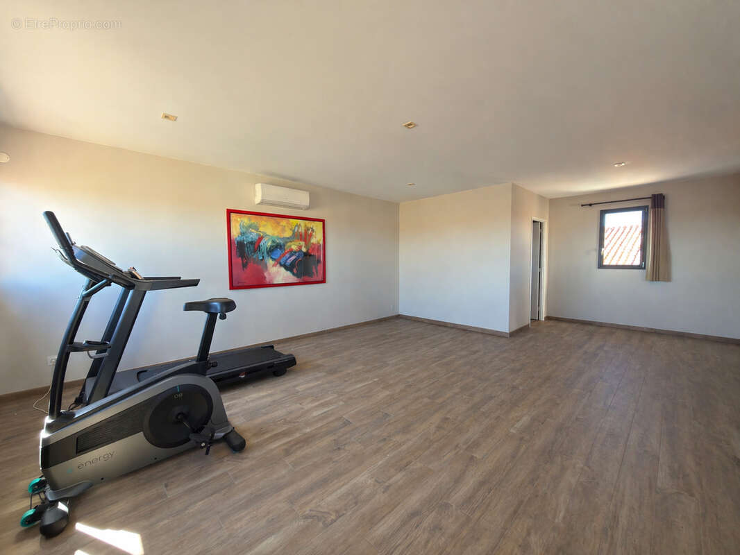 Maison à SAINT-LAURENT-DE-LA-SALANQUE