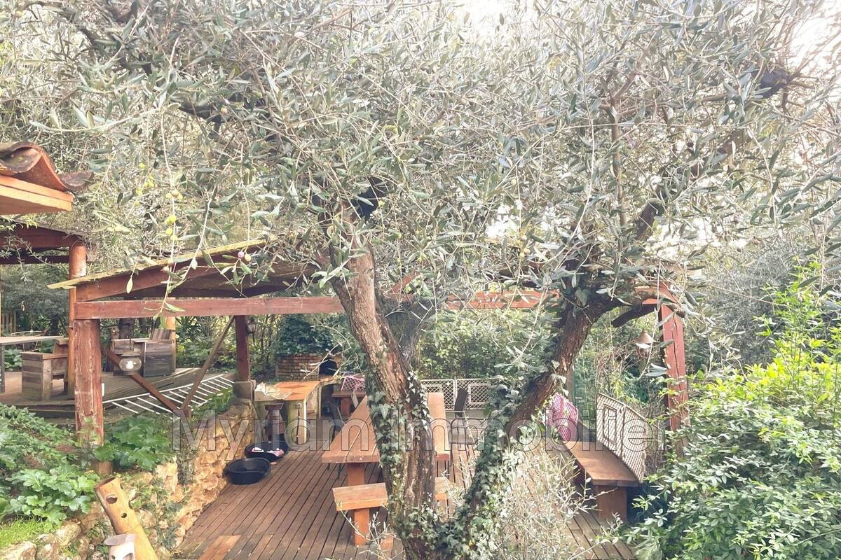 Maison à SAINT-CEZAIRE-SUR-SIAGNE