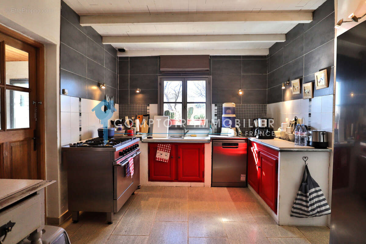 Dept 84 - Gordes - Belle bâtisse au calme - 164 m2 de surface habitables + dépendance à aménager et grenier su - photo 6