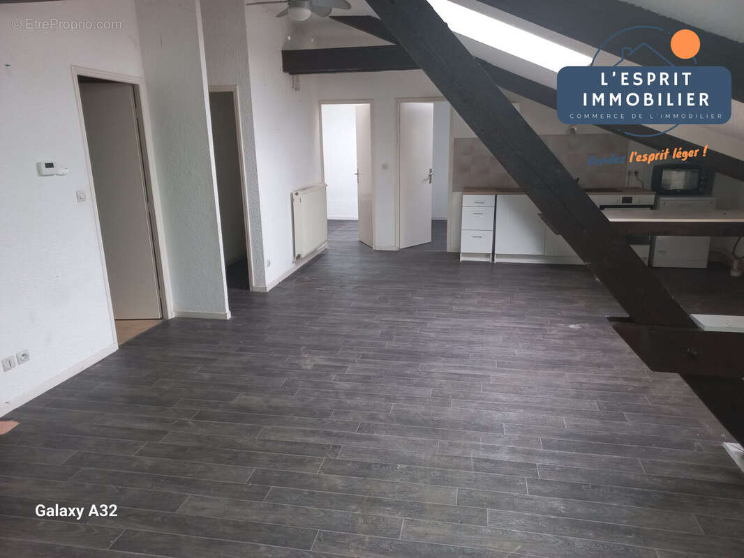 Appartement à COIN-LES-CUVRY