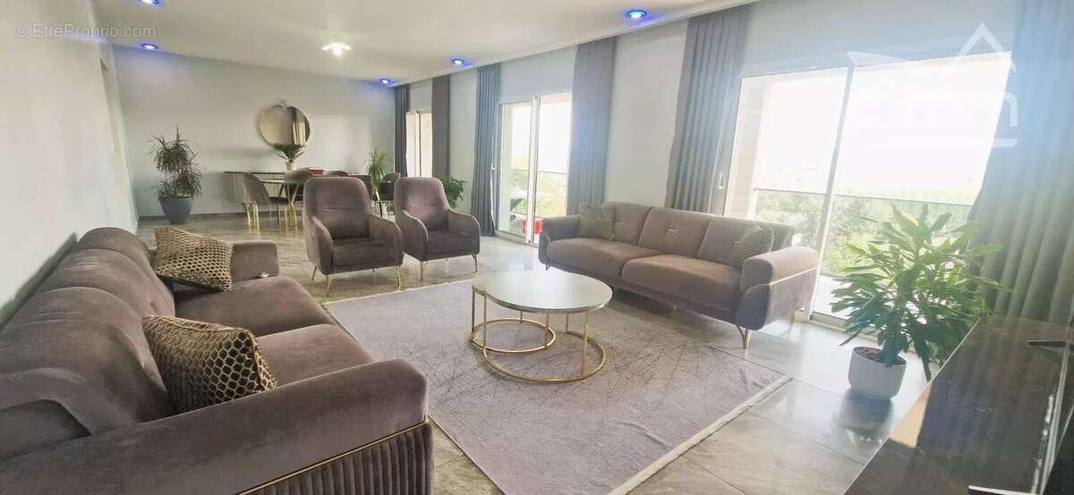  À VENDRE – Superbe propriété avec deux appartements spacieux et prestations haut de gamme - photo 8