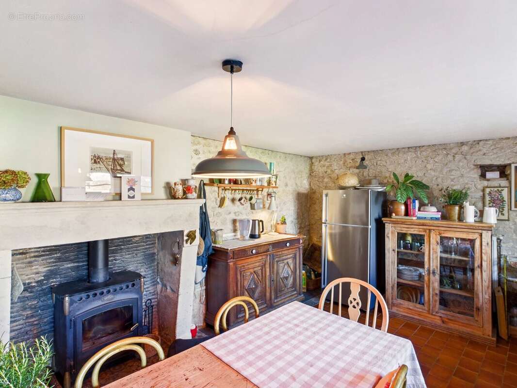 Maison à SALLES-LAVALETTE