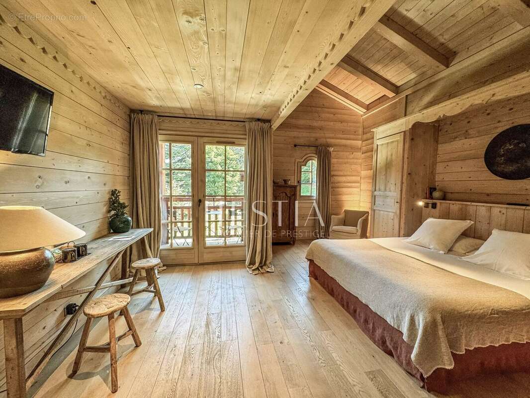 Commerce à COMBLOUX