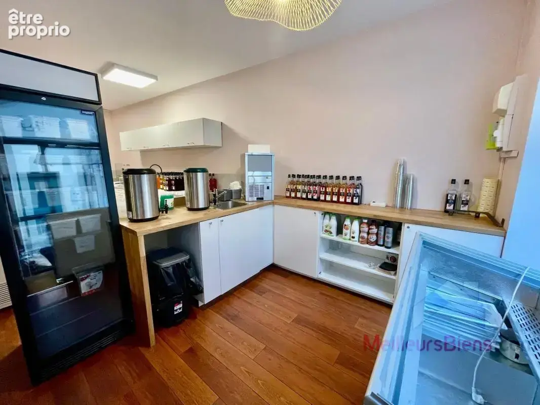 Droit au bail - Local commercial rénové de 41 m² – Rue piétonne – Terrasse – Loyer 456 €/mois - Lons le Saunier - photo 6