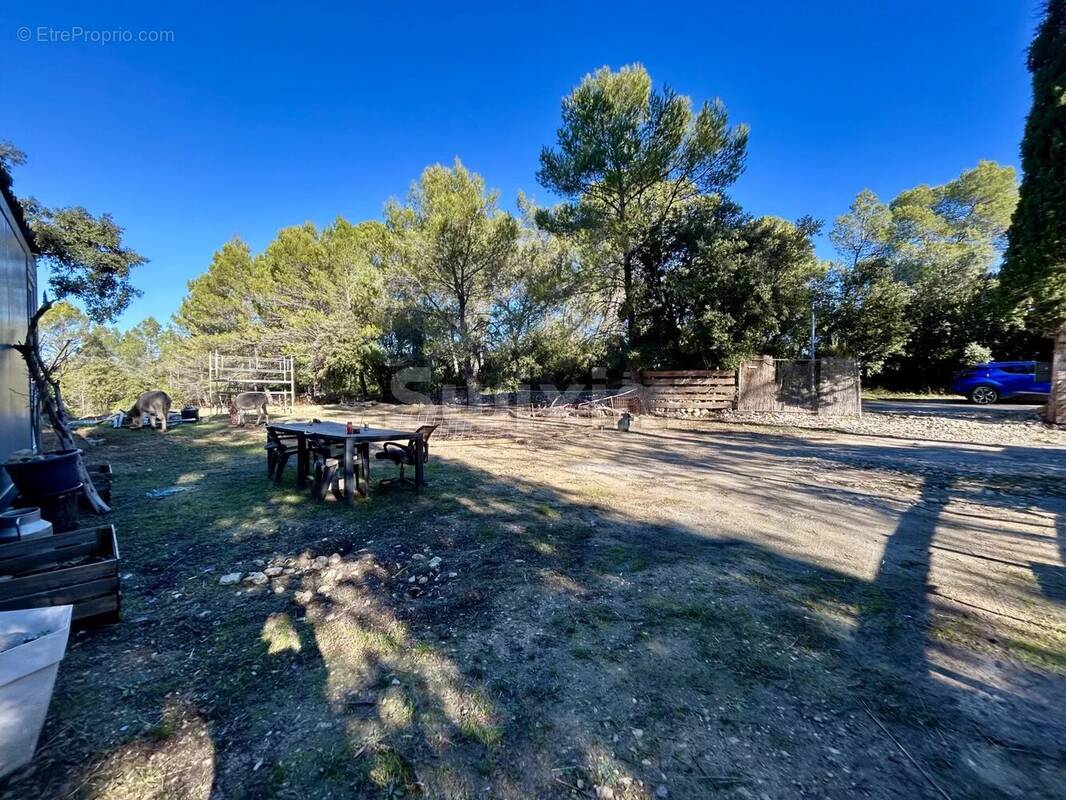 Terrain à LORGUES