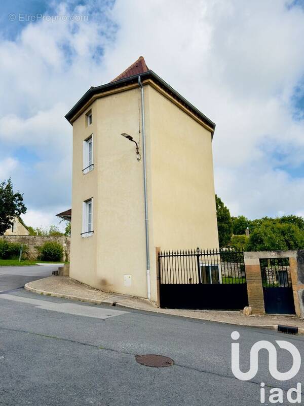 Photo 1 - Appartement à SALORNAY-SUR-GUYE