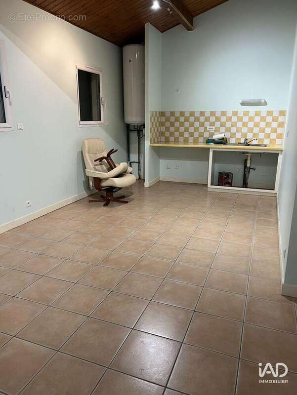 Photo 4 - Commerce à FLEURY