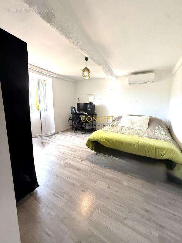 Appartement à CONTES