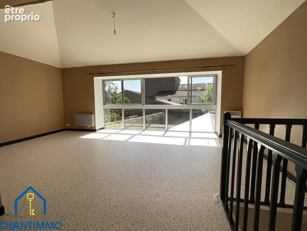 Ensemble immobilier avec local commercial et habitation   215 m2 à STE CECILE - photo 4