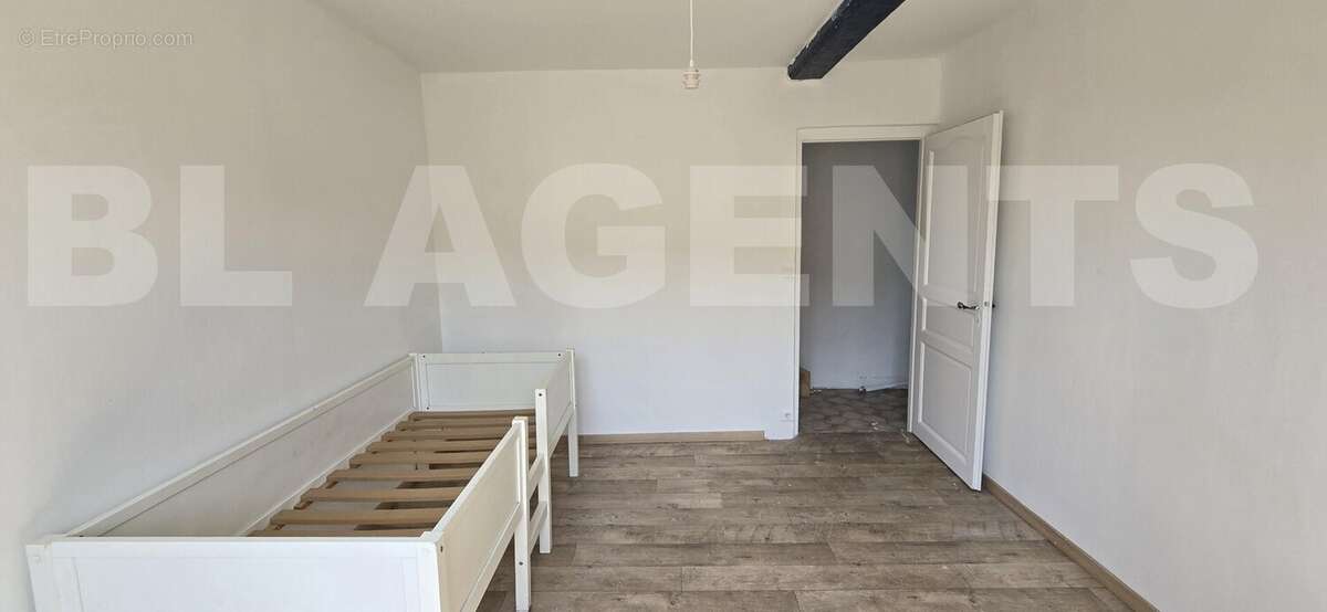 0Chambre 2_600 - Maison à FONTAINE-FOURCHES