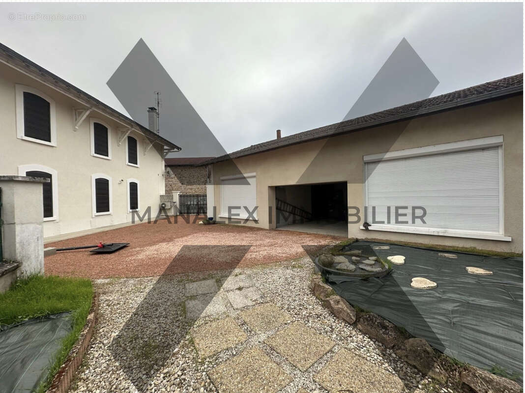 Maison à BOURG-DE-THIZY