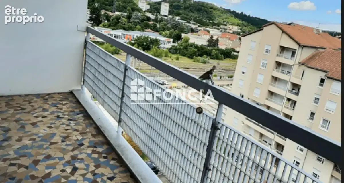 T3 lumineux avec ascenseur et vue dégagée – Centre Firminy - photo 4