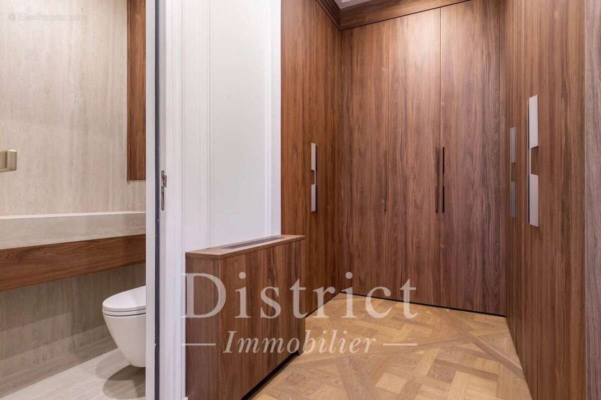 Appartement à PARIS-8E