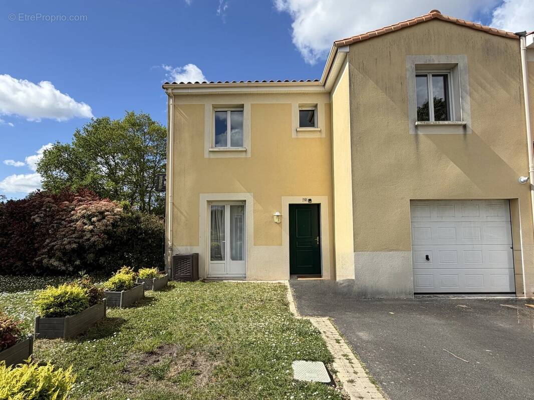 Maison à AIGREFEUILLE-SUR-MAINE