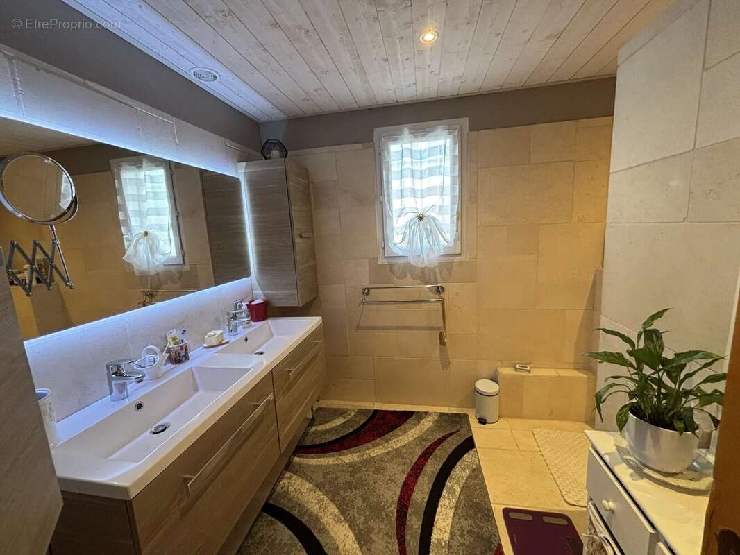 Maison à FIGANIERES