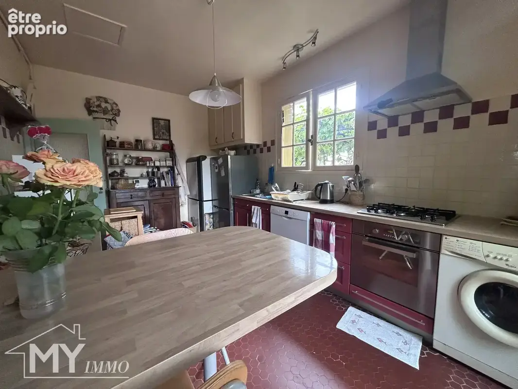 PINEUILH : Maison proche des commodités, jardin arboré, garage et terrasse couverte - photo 5
