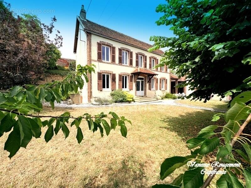 Maison à LA CELLE-SAINT-CYR
