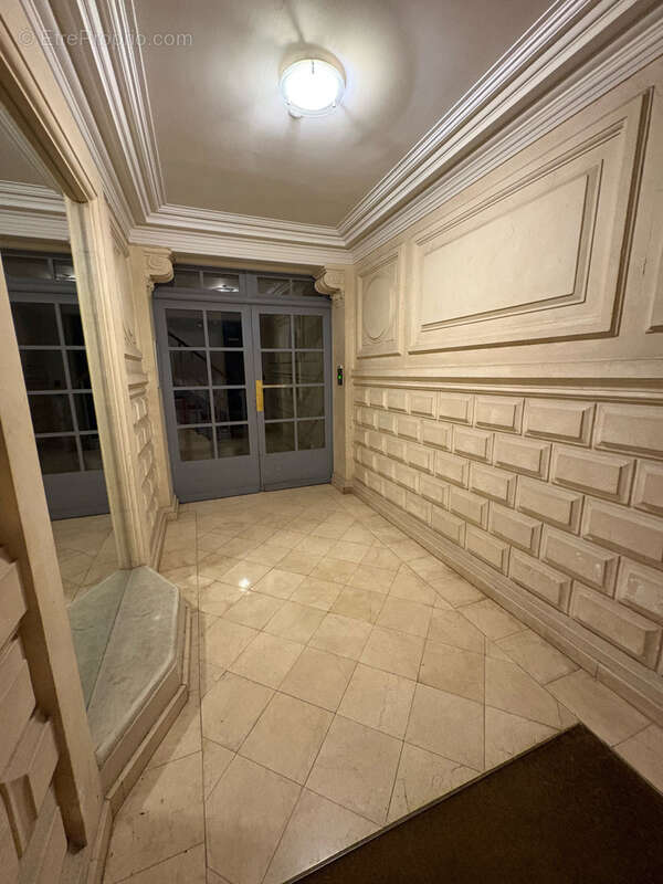 Appartement à PARIS-17E